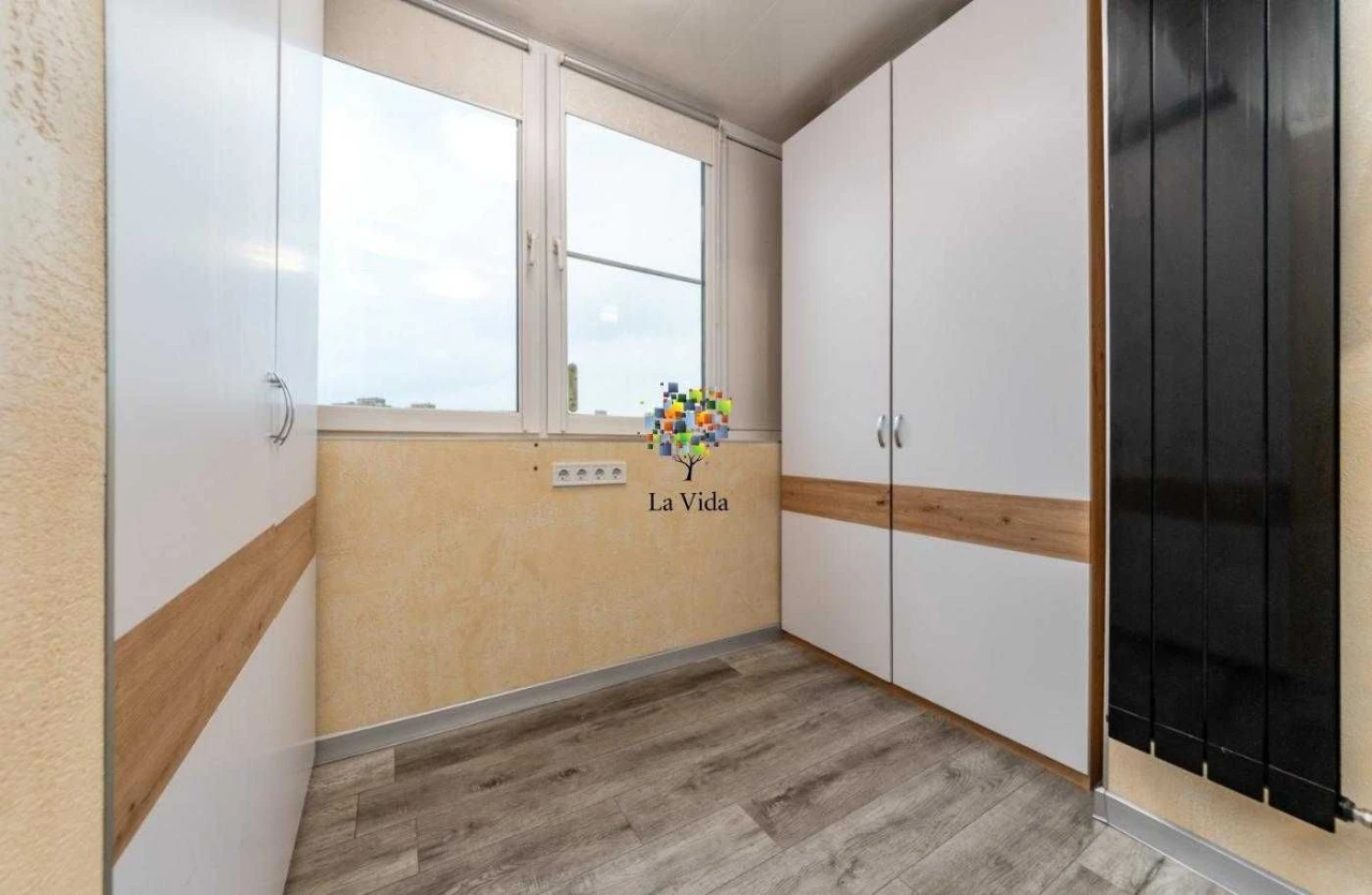 Продаж 2к квартири Червоної Калини 48/9