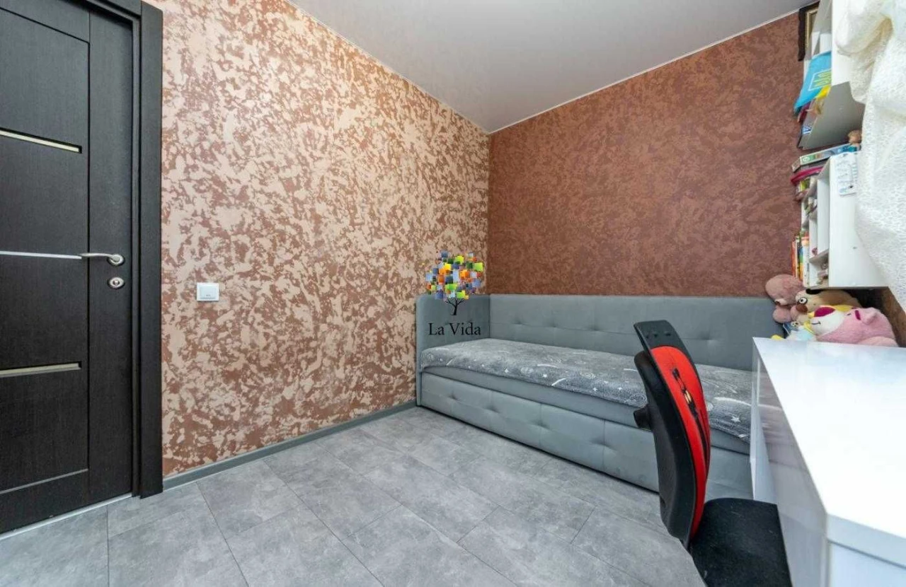 Продаж 2к квартири Червоної Калини 48/9