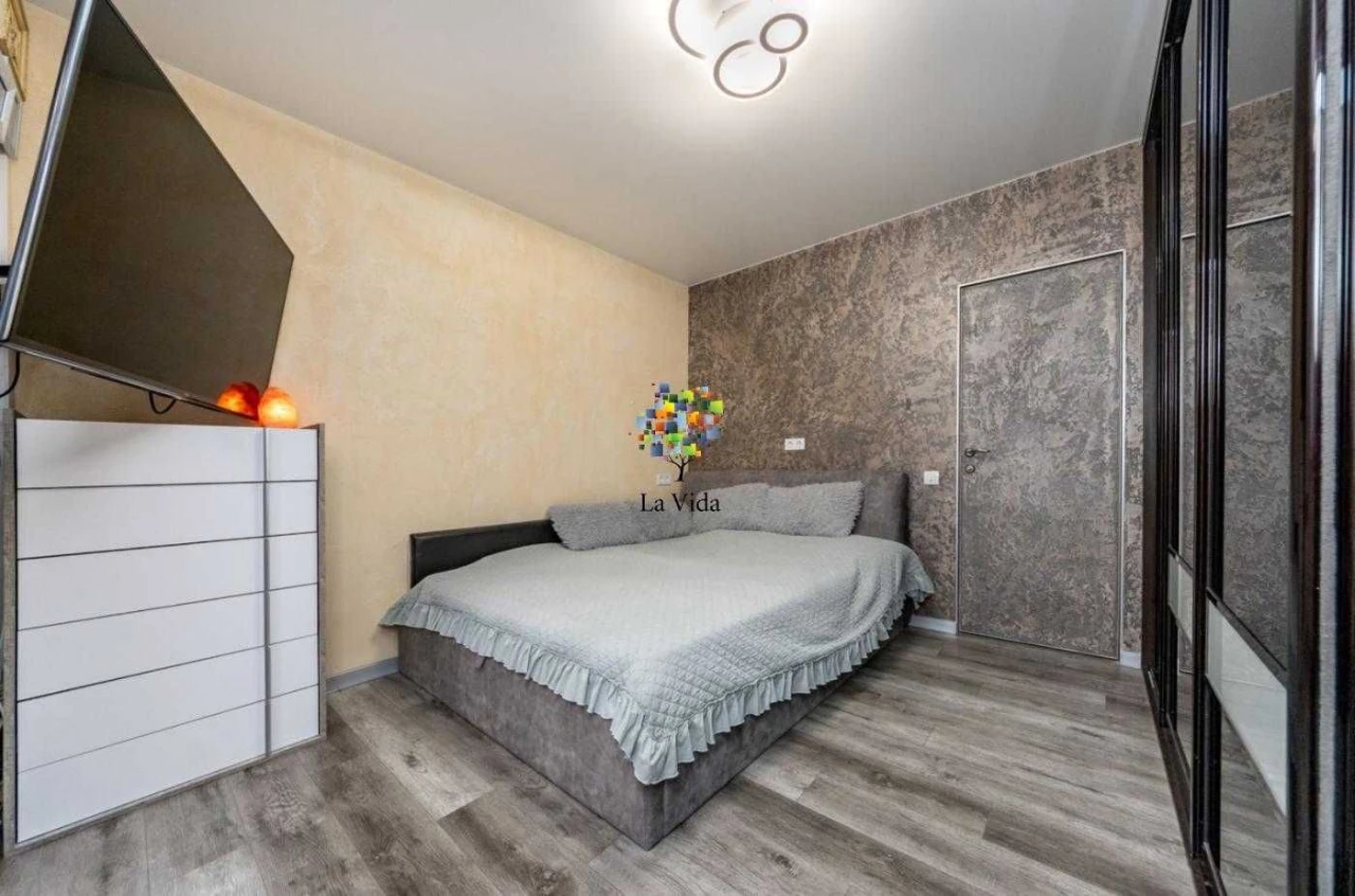 Продаж 2к квартири Червоної Калини 48/9