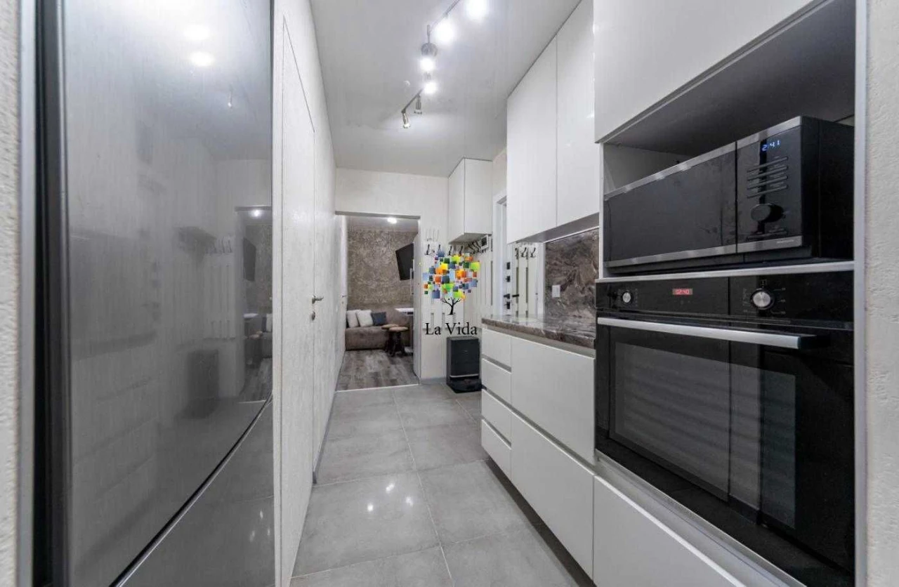 Продаж 2к квартири Червоної Калини 48/9