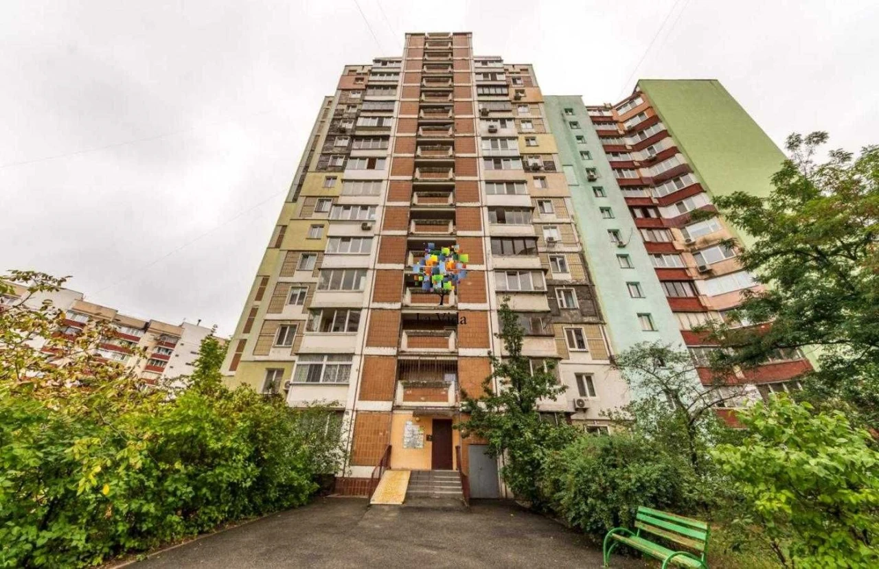 Продаж 2к квартири Червоної Калини 48/9