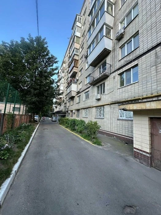Three-room apartment in Lavrskaya urgently for sale
