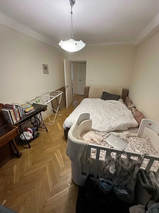 Three-room apartment in Lavrskaya urgently for sale