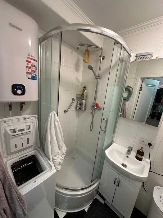 Three-room apartment in Lavrskaya urgently for sale
