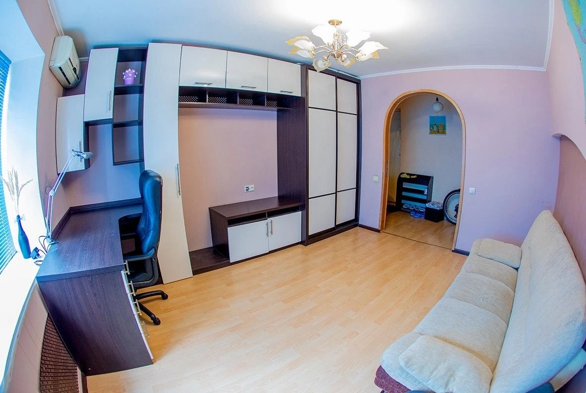 Срочно! Продам 2х комнатную квартиру на Титова  (пр.А.Поля)