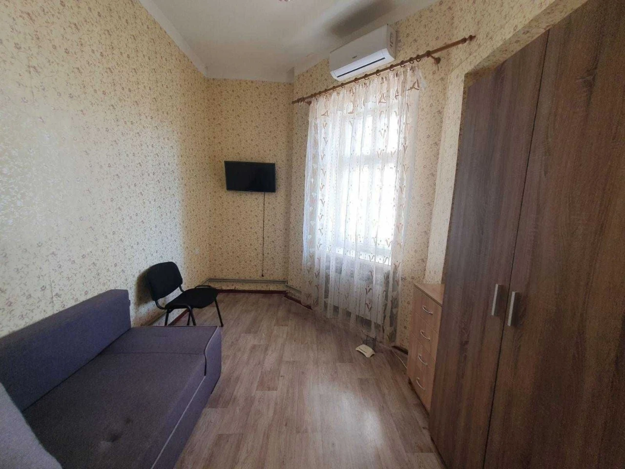 Продам 2-к квартиру з ремонтом, 2/3 пов, на Прохорівській/М'