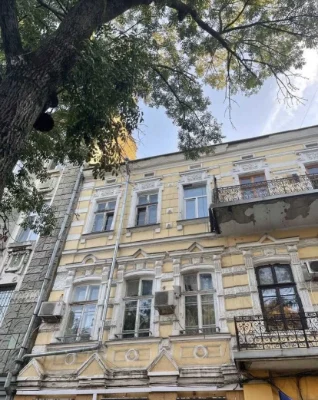 СРОЧНО!Продам 2комн квартиру в Центре Одессы.АГВ.Под ремонт.