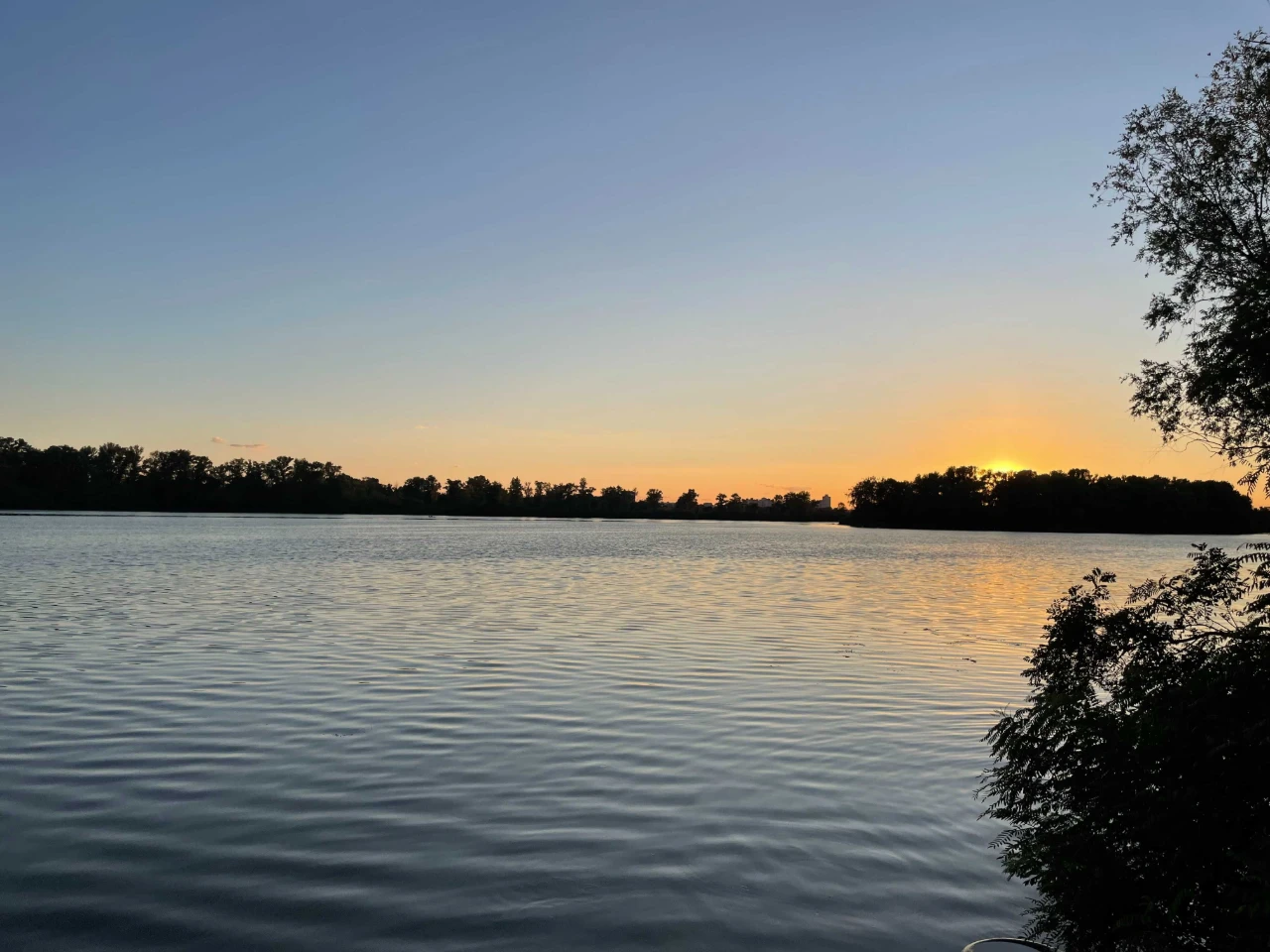 Преміальна ділянка 20 соток (10+10) на першій лінії води у К