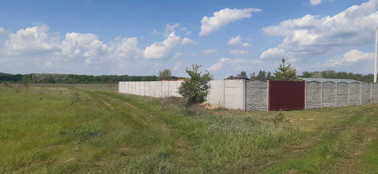 Продаж неймовірної ділянки біля річки!