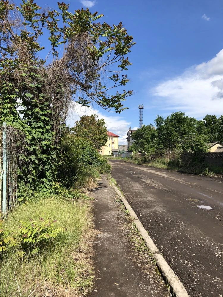 Широка фасадна ділянка в р-ні  вокзалу з комунікаціями