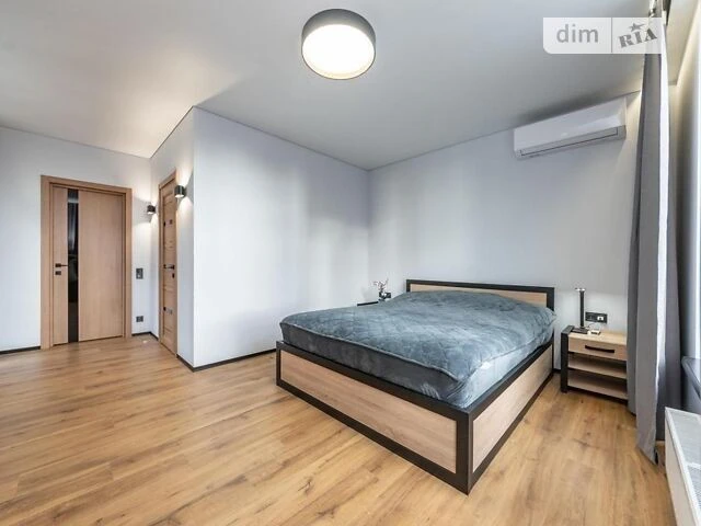 Sale of 2-room apartment 83.4 sq. m. on Vsevolod Zmiyenka Street 19 •