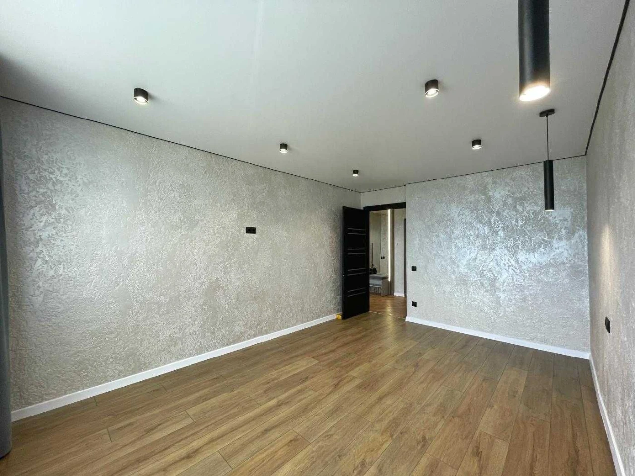 Продаж 1 кімнатна квартира  , ремонт