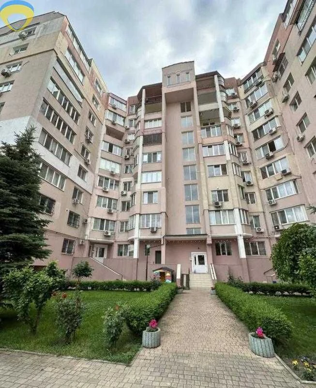 Продам просторную 3-комнатную квартиру в самом центре Одессы