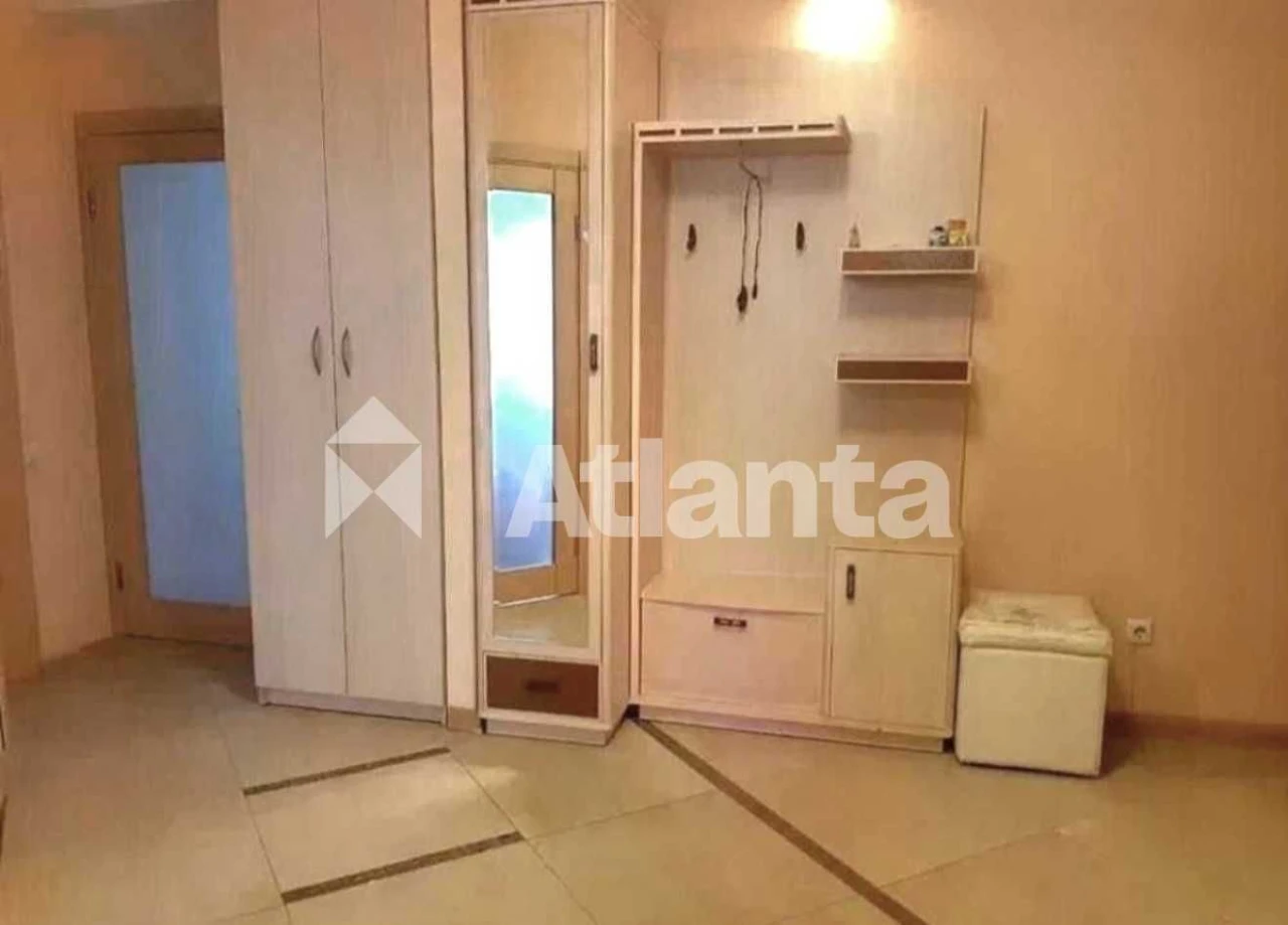 Велика 80м2, 2-кім в цегляному будинку з газом на вул. Парко