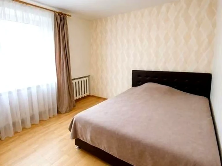 Оренда квартири 3-кімн. 85 м² 2/12 пов.