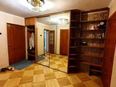 Оренда квартири 3-кімн. 85 м² 2/12 пов.