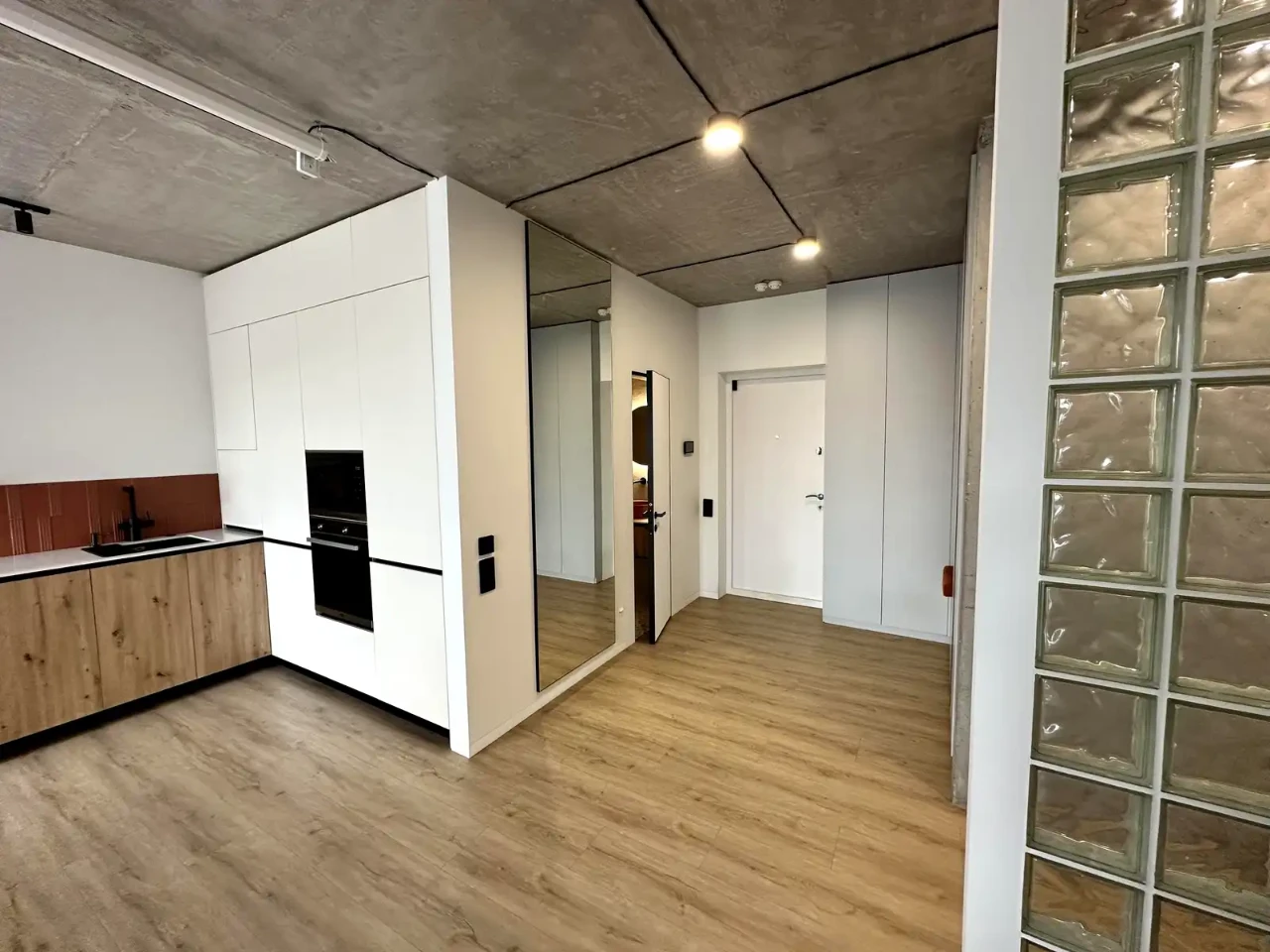 Оренда квартири 3-кімн. 83 м² 7/25 пов.