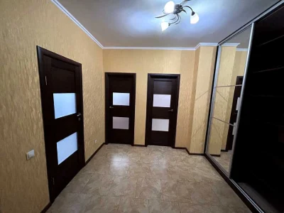 Квартира. Київ, Драгоманова вул.