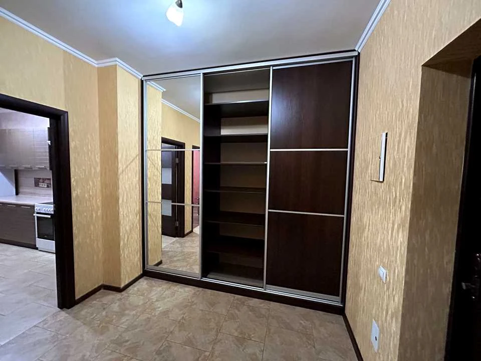 Квартира. Київ, Драгоманова вул.