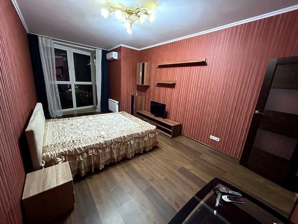 Квартира. Київ, Драгоманова вул.