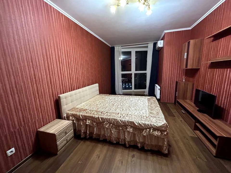 Квартира. Київ, Драгоманова вул.