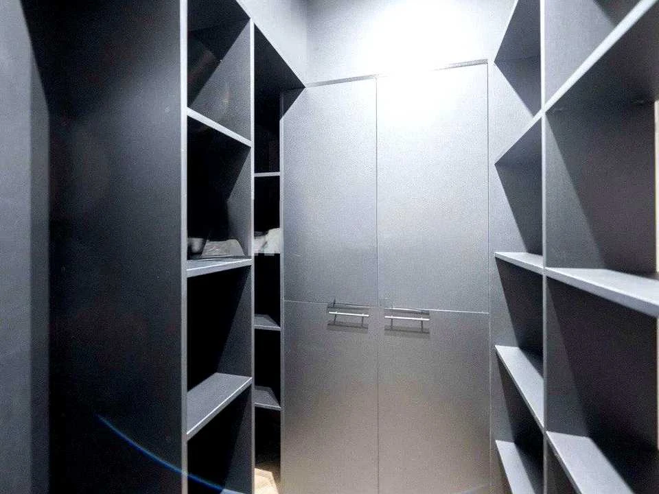 Квартира. Київ, Нижній Вал вул., (Будинок 1)