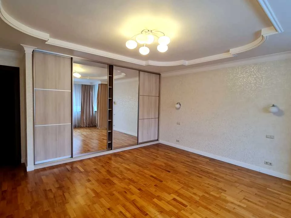 Квартира. Київ, Круглоуніверситетська вул.