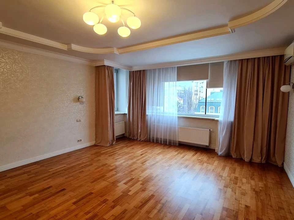 Квартира. Київ, Круглоуніверситетська вул.