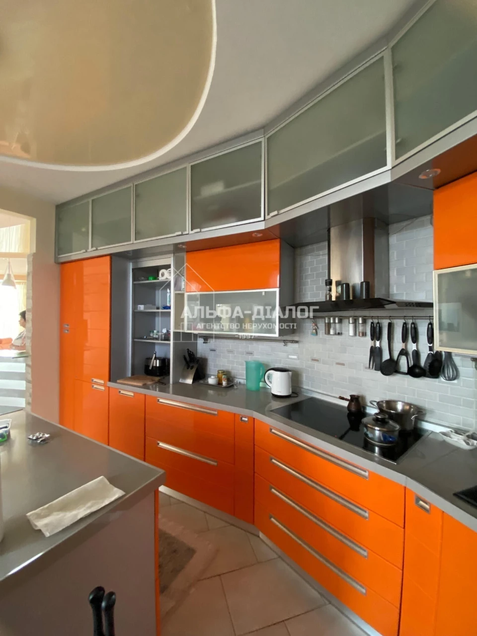 Sale of 5-room apartment 252 m², Vladimirskaya street, 79