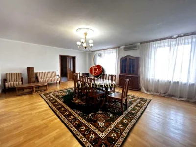 Квартира. Київ, Костянтинівська вул.