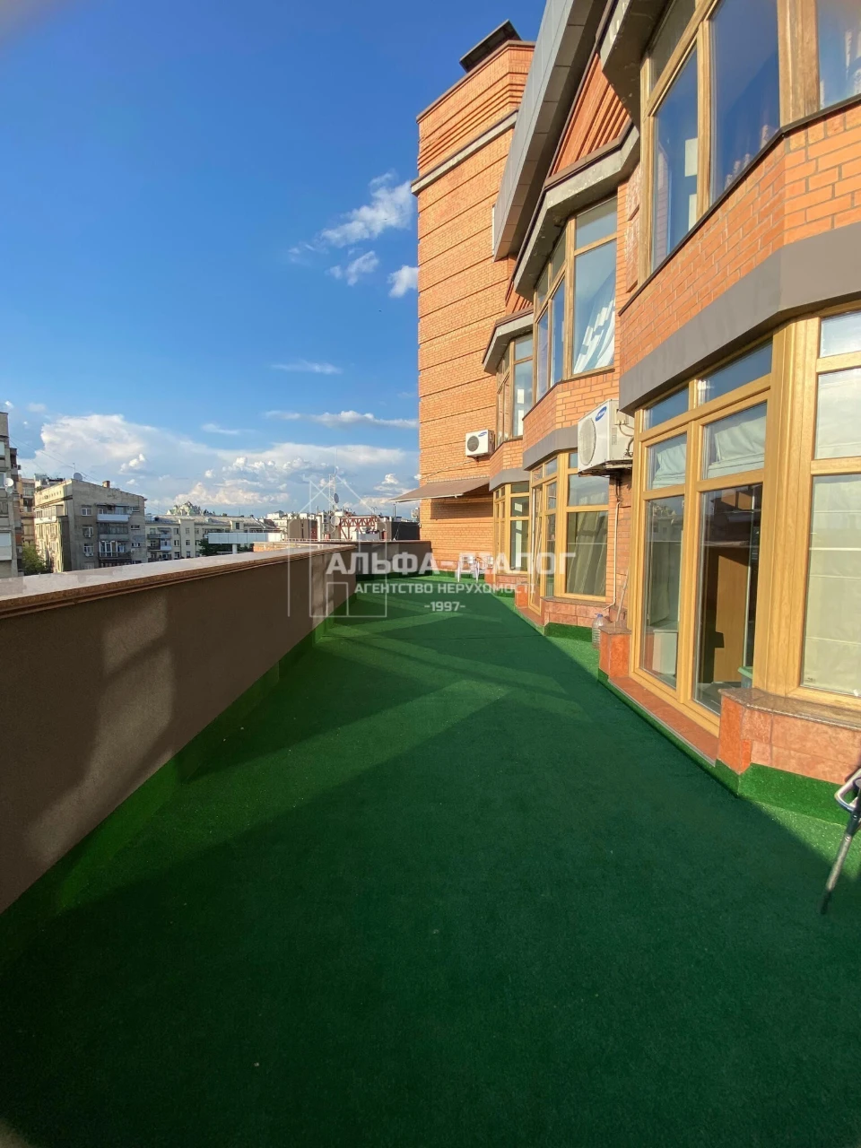 Sale of 5-room apartment 252 m², Vladimirskaya street, 79