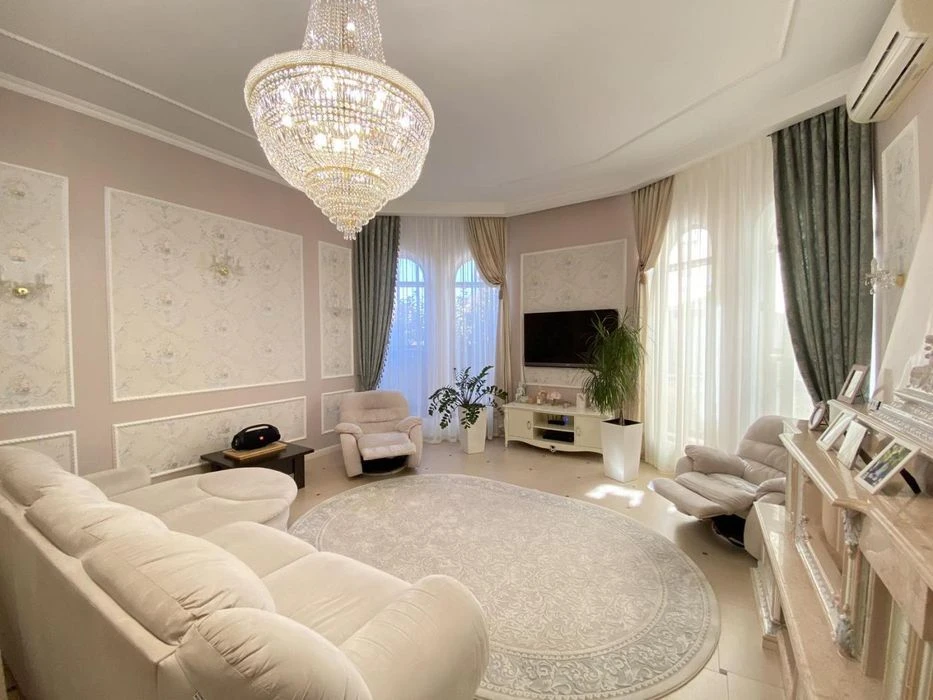 House for sale in Sauvignon, near a pine grove