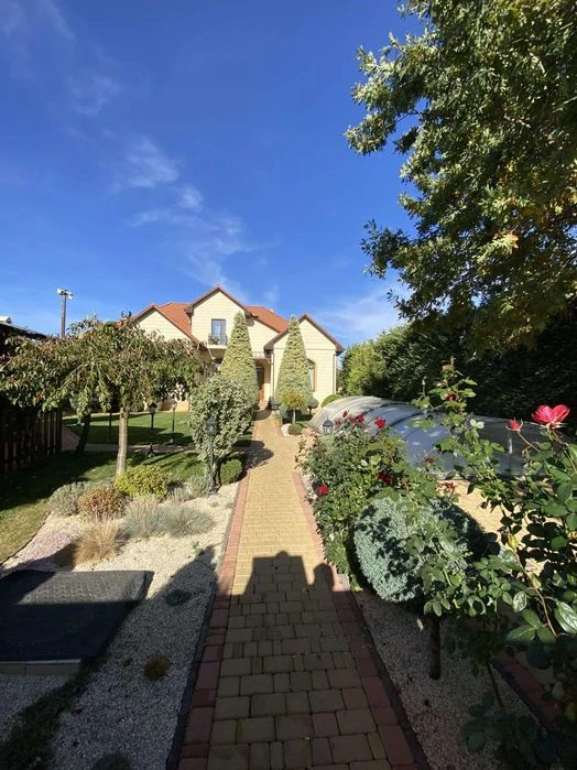 House for sale in Sauvignon, near a pine grove