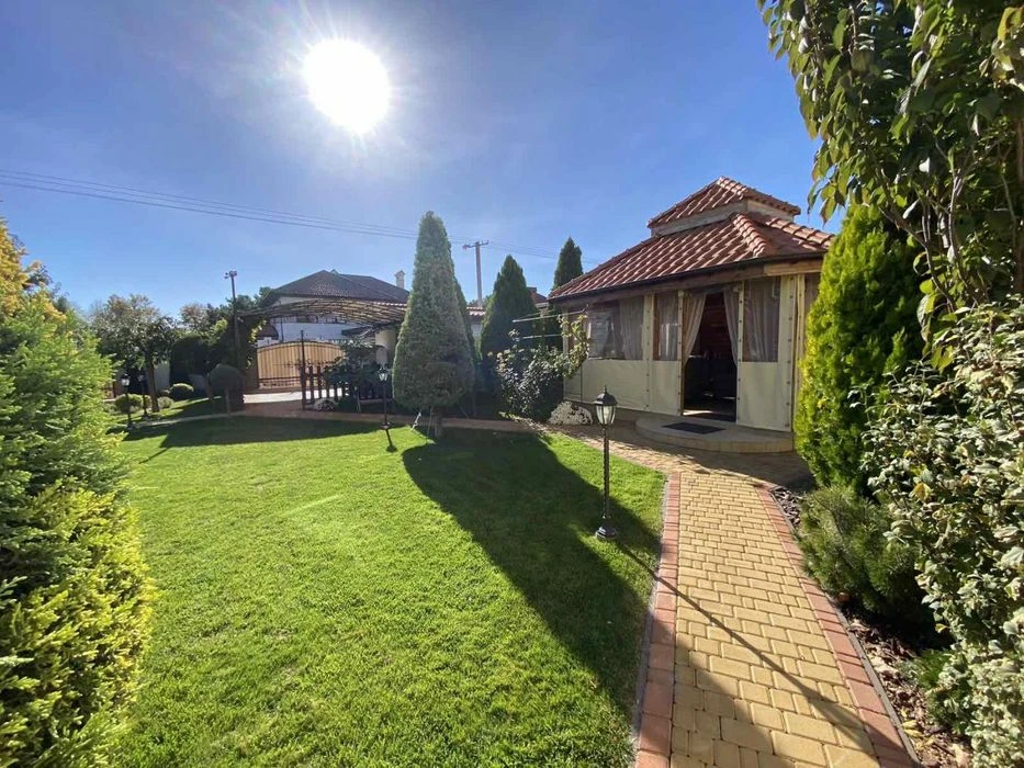 House for sale in Sauvignon, near a pine grove