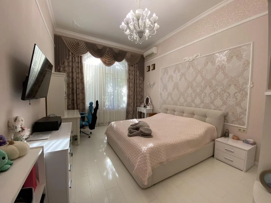 House for sale in Sauvignon, near a pine grove