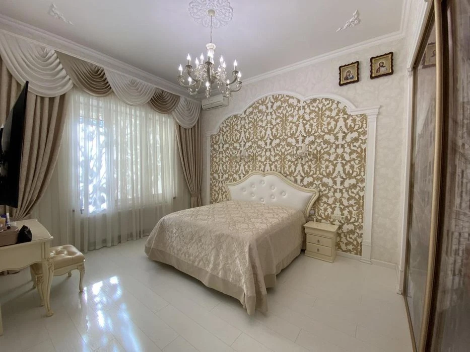 House for sale in Sauvignon, near a pine grove