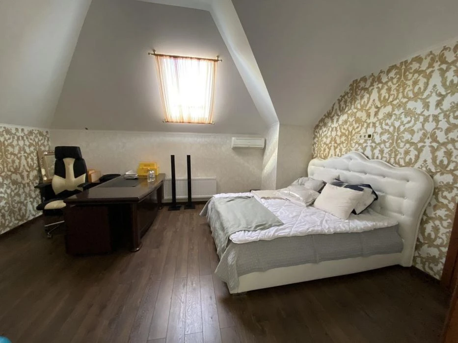 House for sale in Sauvignon, near a pine grove