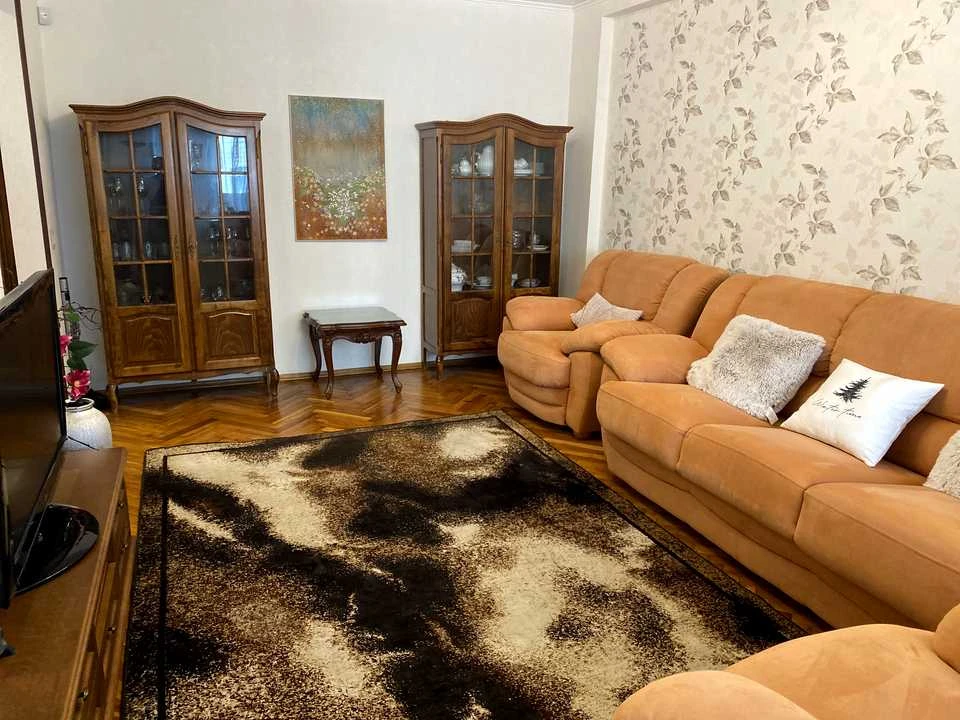 Квартира. Київ, Богдана Хмельницького вул.