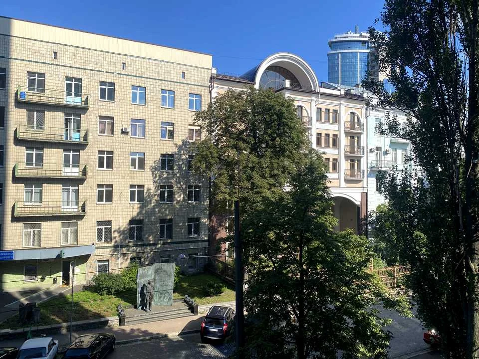 Квартира. Київ, Богдана Хмельницького вул.