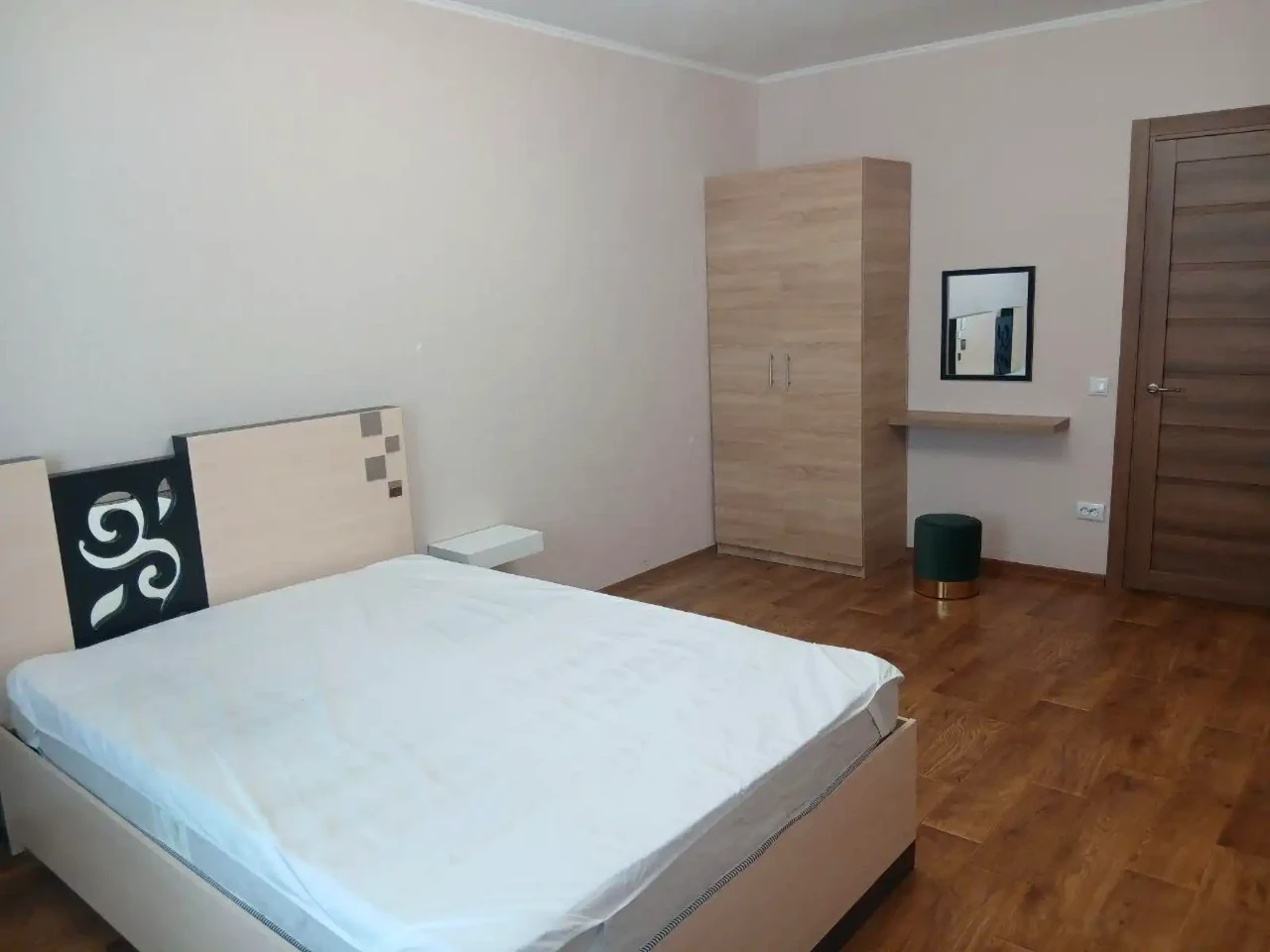 Оренда квартири 3-кімн. 94 м² 21/25 пов.