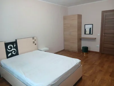 Оренда квартири 3-кімн. 94 м² 21/25 пов.