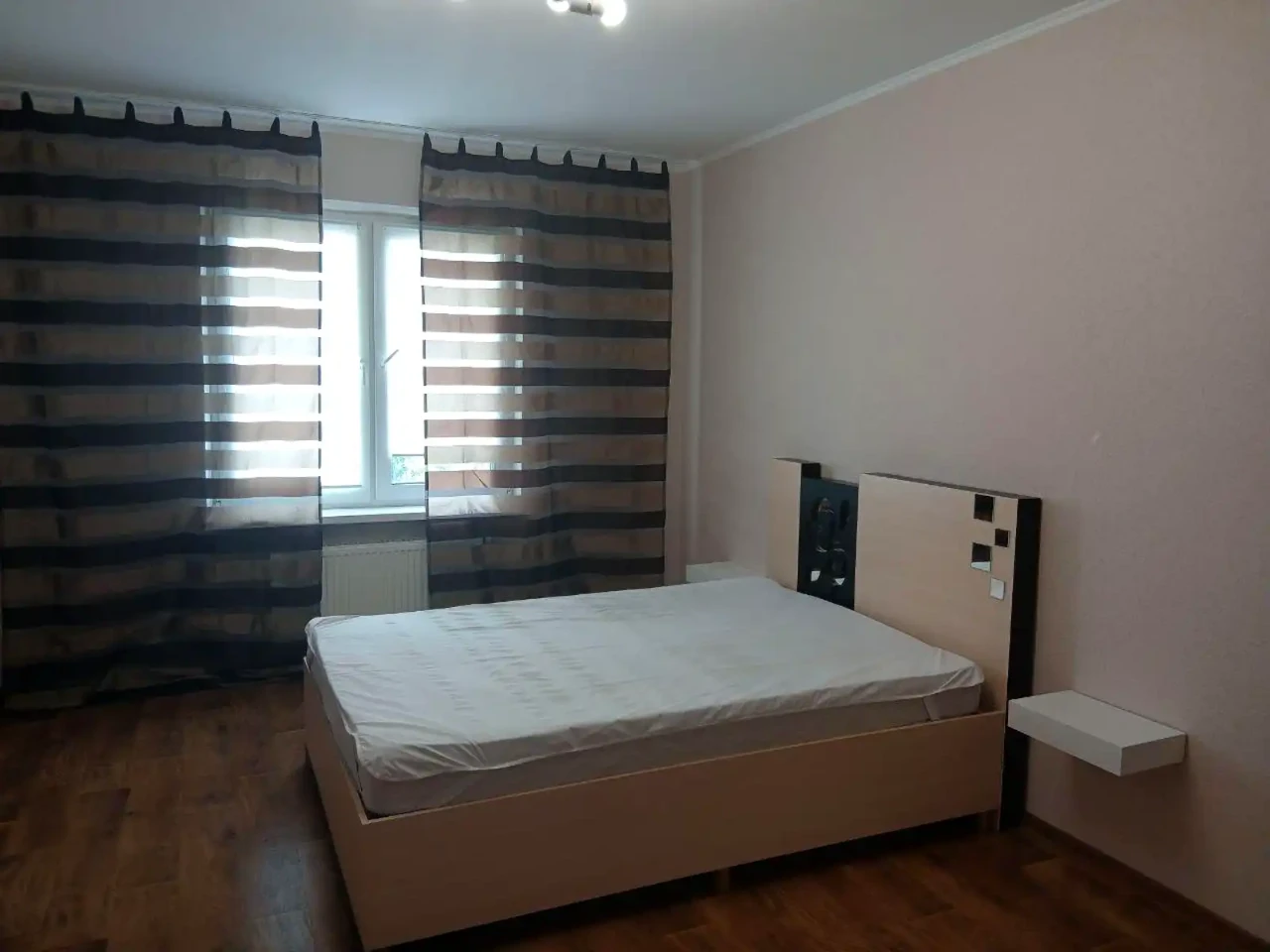 Оренда квартири 3-кімн. 94 м² 21/25 пов.