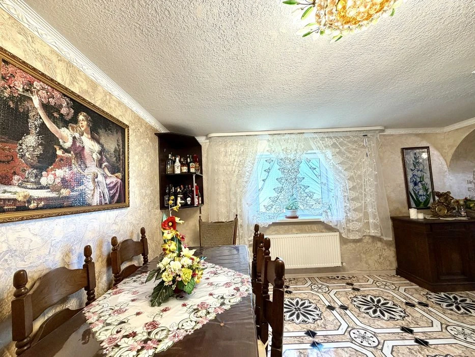 There are no analogues! Urgent sale! House with garage, basement