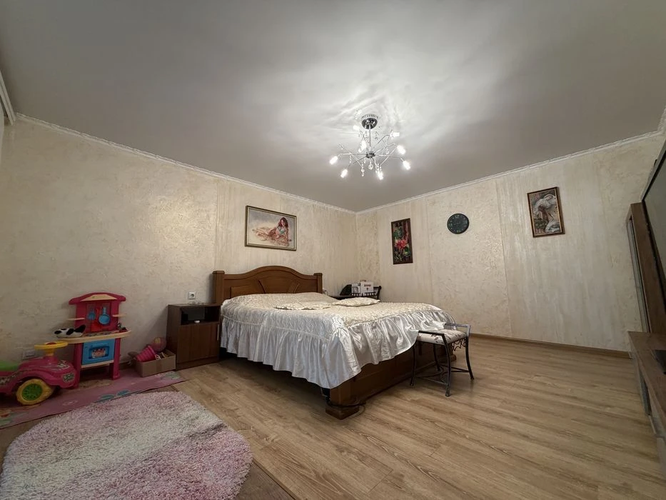 There are no analogues! Urgent sale! House with garage, basement