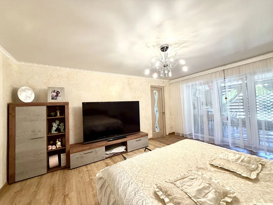 There are no analogues! Urgent sale! House with garage, basement