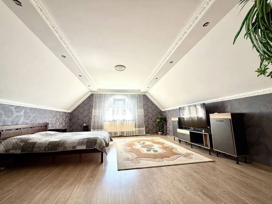 There are no analogues! Urgent sale! House with garage, basement
