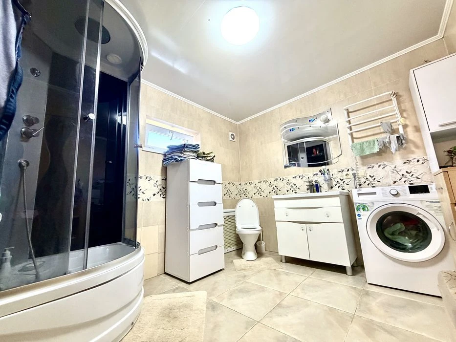There are no analogues! Urgent sale! House with garage, basement