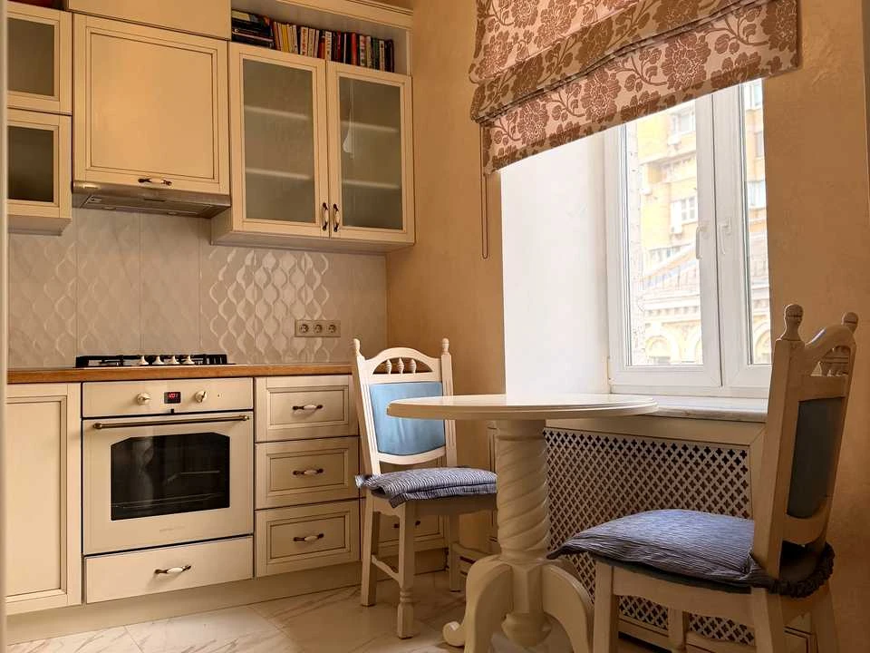 Квартира. Київ, Олеся Гончара вул.