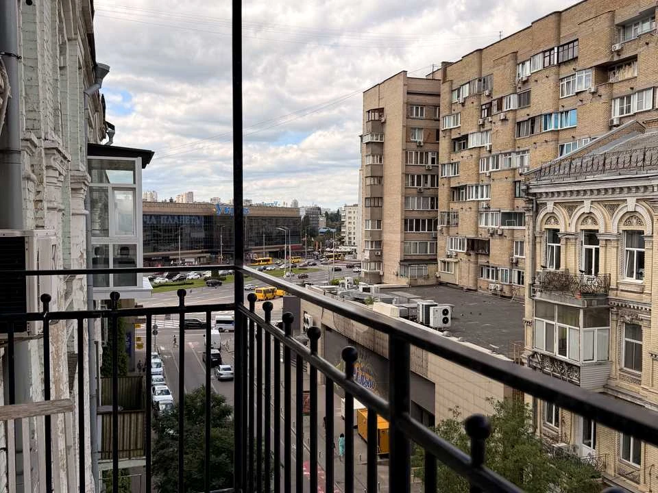 Квартира. Київ, Олеся Гончара вул.