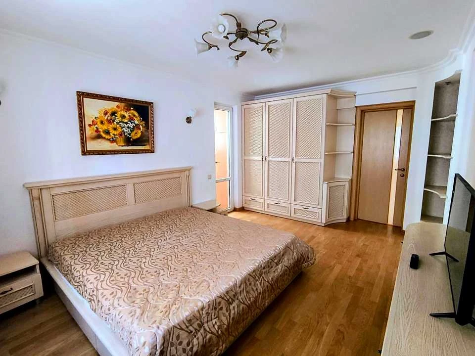 Квартира. Київ, Феодосійський пров.